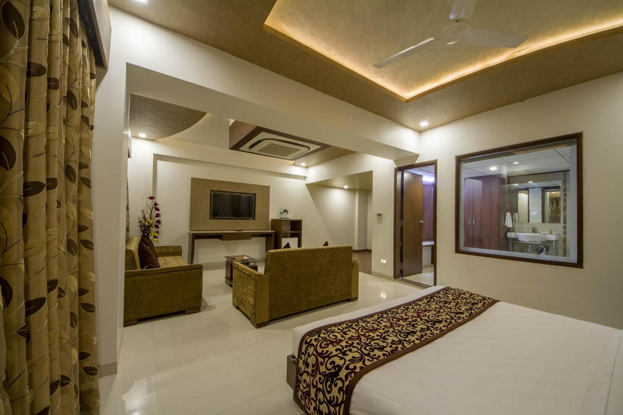 Tgv Hotel Ahmedabad Esterno foto